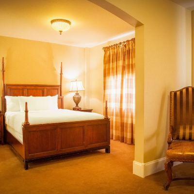 Deluxe Queen Room Grant Hall Hotel Promo Code