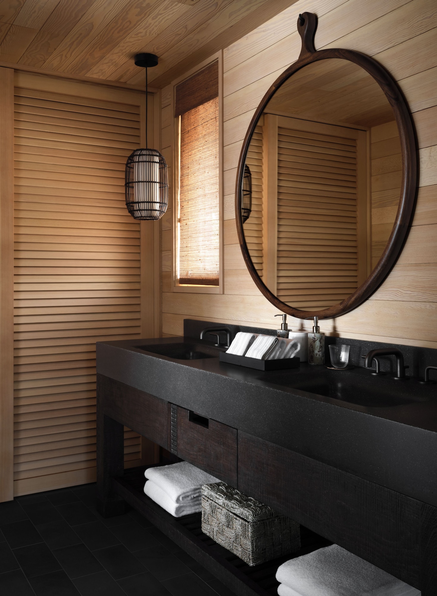 黑沙滩海滨两房住宅