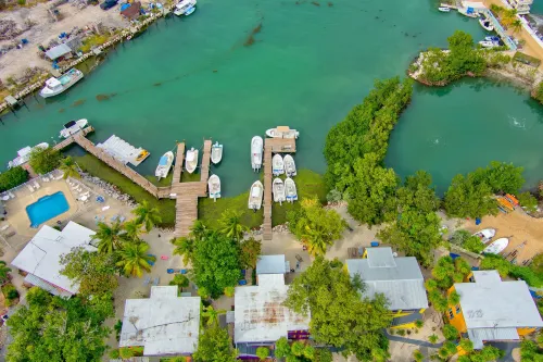Captain Pip's Marina & Hideaway