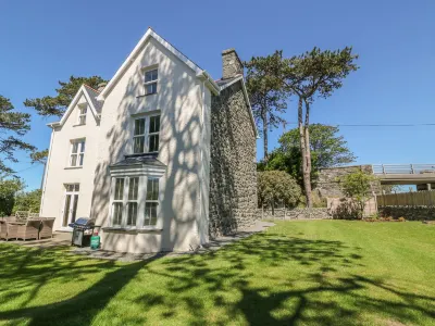 Tyddyn Goronwy Отели в г. 