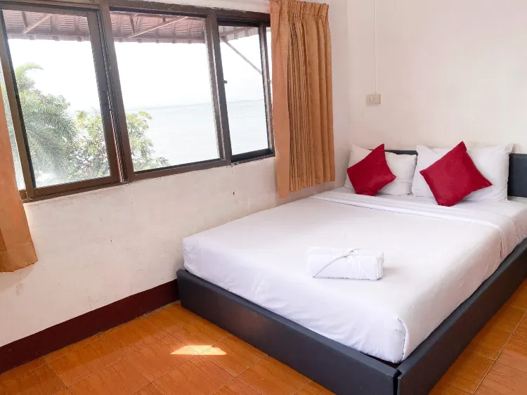 ห้องเตียงใหญ่มีหน้าต่าง