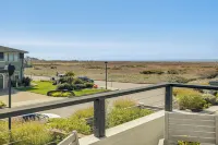 Steps to Ocean: Luxe Family Home in Half Moon Bay!