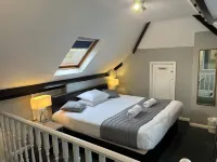 The Corner House Hotel Hotele w: 