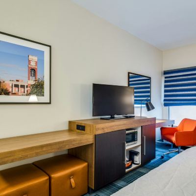 Guest Room With 1 King Bed And Mobility/Hearing Accessible With Tub-Nonsmoking Hampton Inn Johnson City Promo Code