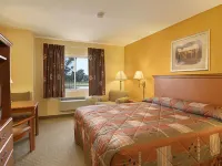 Super 8 by Wyndham Topeka at Forbes Landing Ξενοδοχεία στην πόλη Topeka