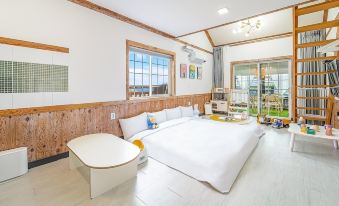 Ganghwa Sandelbada Kids Gajok Pension - Housity