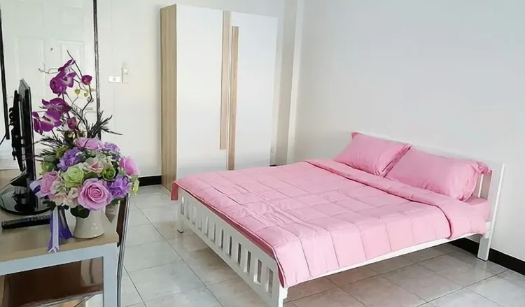 ห้องดีลักซ์ เตียงใหญ่ 1 เตียง