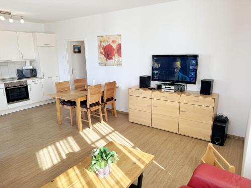 带阳台的两卧室公寓