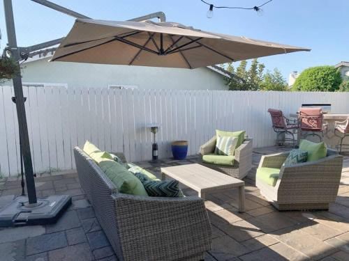 Hot Tub . Near Freeway . Quick 2 Theme Parks/Beach Three-Bedroom House