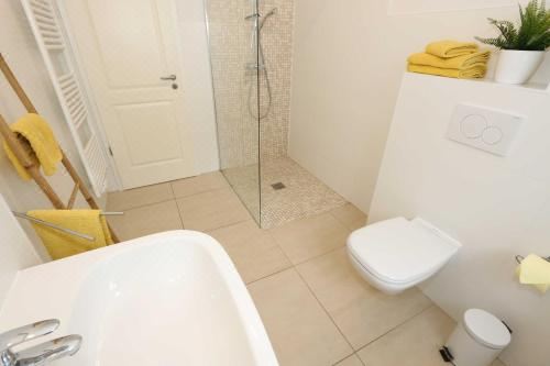 带阳台的两卧室公寓