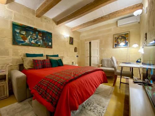 Birgu Square Townhouse, Rooftop & 3 Bathrooms Two-Bedroom House