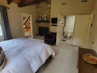 Charming home in Seven Devils. Close access to tubing, ziplining, & hiking. Hotels in Seven Devils
