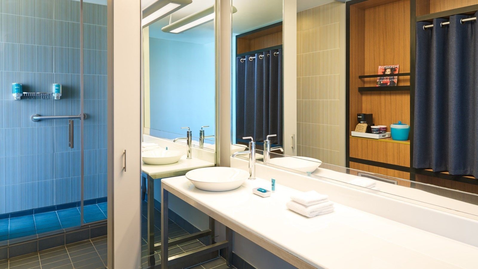 雅乐轩特大床房