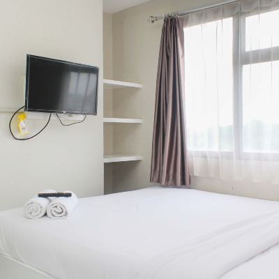 Guest Room Comfortable and Cozy Living 2Br at Lagoon Apartment Promo Code