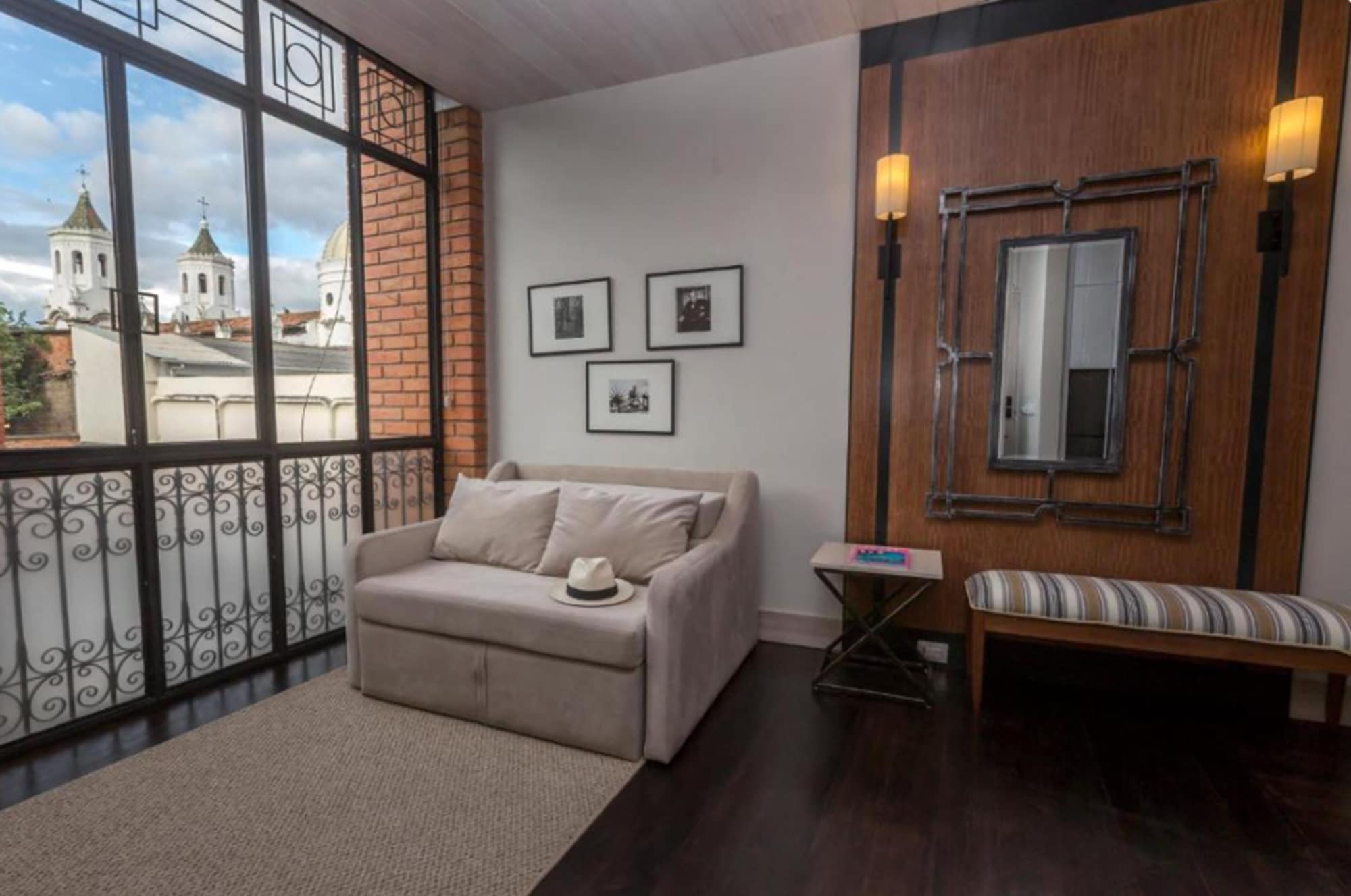 豪华特大床套房 - 带梳化床