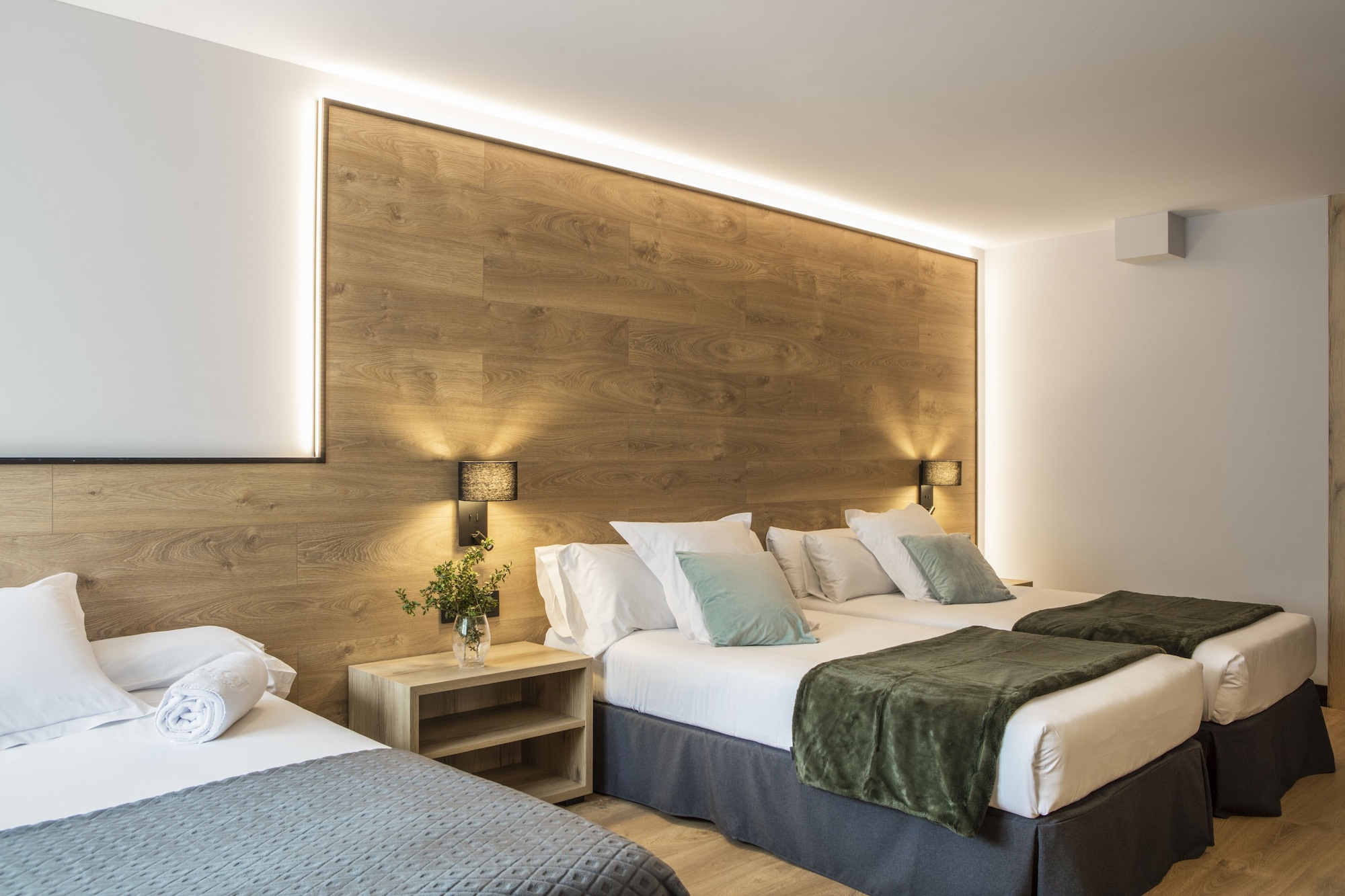 三人間（2名成人+1名小童）