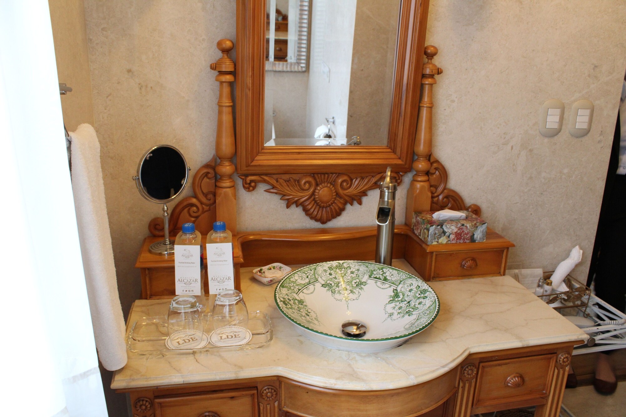 传统套房， 1 张特大床