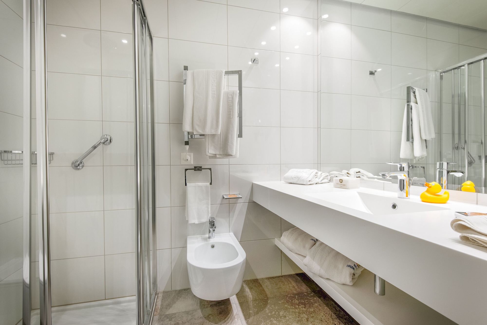 套房（带空调）