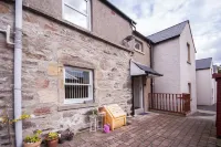 3 Varis Apartments