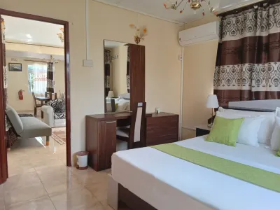 Riverside Holiday Home Hotels in 