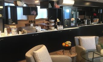 Aurora Hotel - Housity