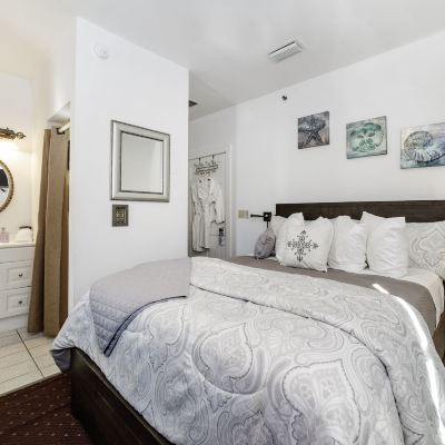 Standard Room, 1 Queen Bed, Balcony ( (9, 13)) Agustin Inn Promo Code
