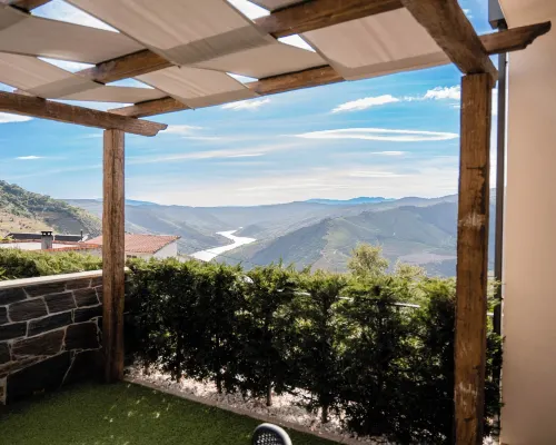 Socalcos do Douro House Hotels in Tabuaço