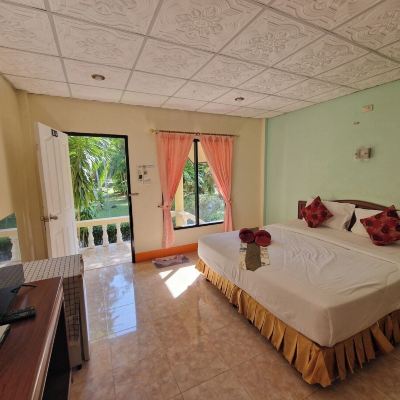 Bungalow With Air Conditioned รหัสโปรโมชั่น ริมเขา รีสอร์ท