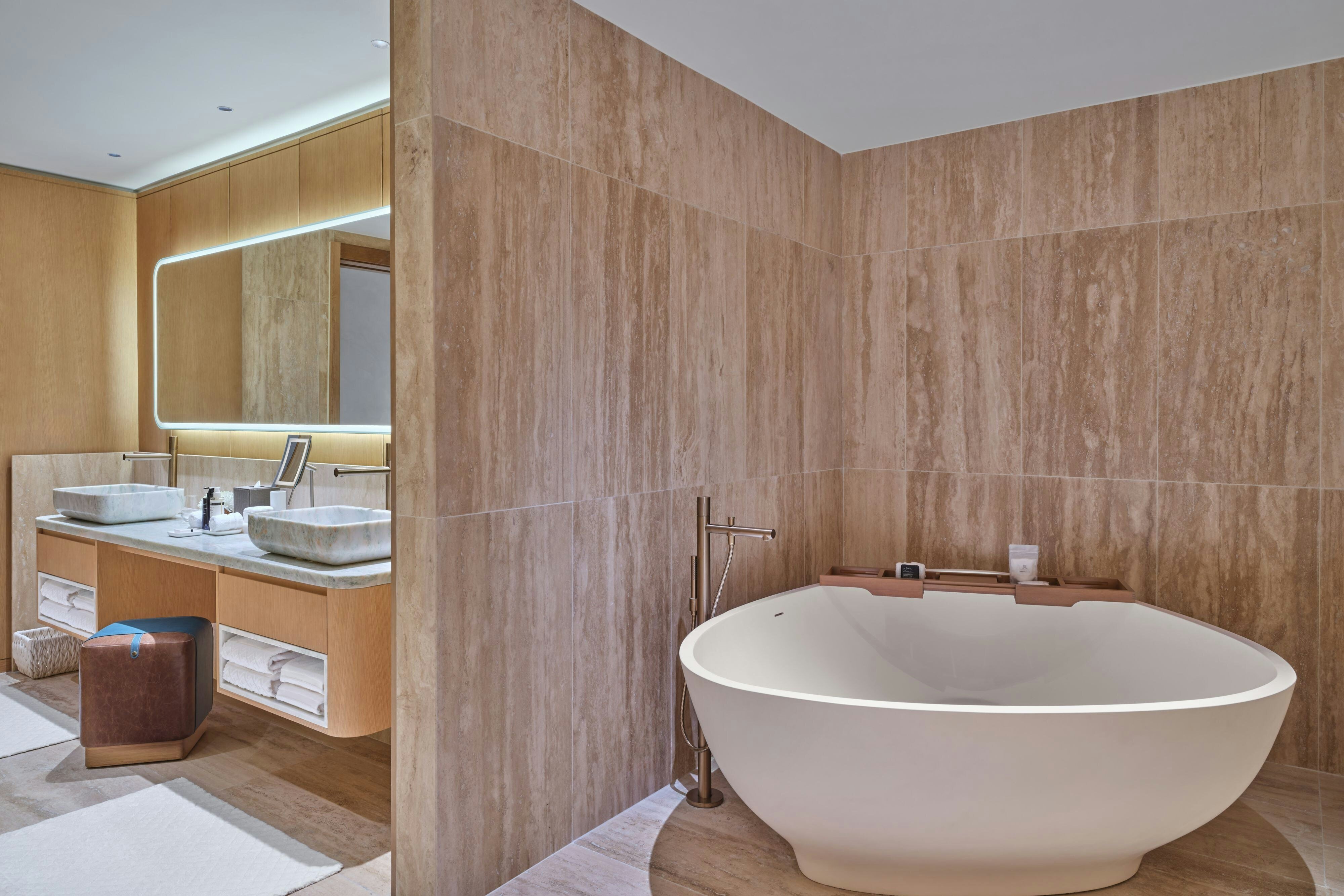 招牌，一卧室套房，1特大床，部分海景