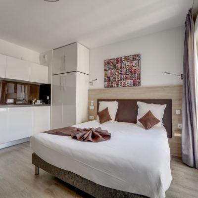 Confort Double Bed Sena River View All Suites Choisy le Roi Promo Code