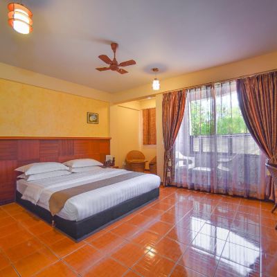 Deluxe Double Room with Beach View