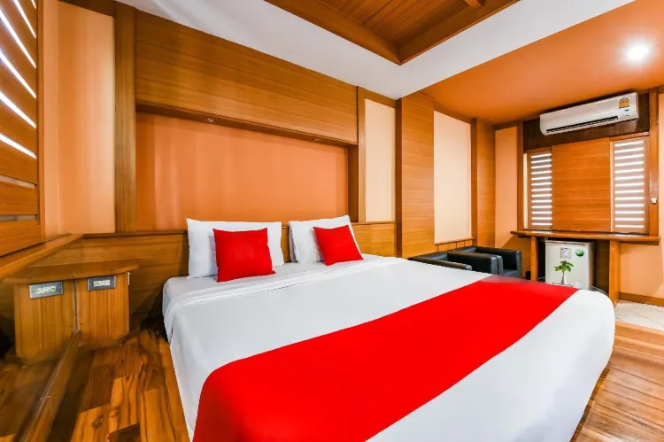 ห้องดีลักซ์ เตียงใหญ่ 1 เตียง