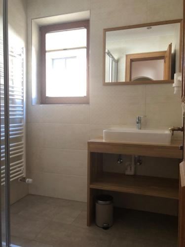 高级两卧室公寓 - 带阳台