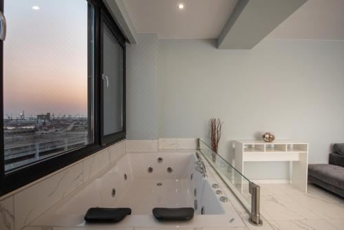 Sea & City Luxury Suite Suite With SPA Bath