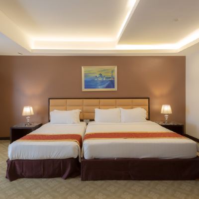 Superior Triple Room Kupon Hallmark Crown Hotel