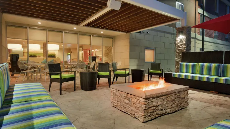 ホーム2スイーツ・バイ・ヒルトン アンカレッジ / ミッドタウン 食事・レストラン