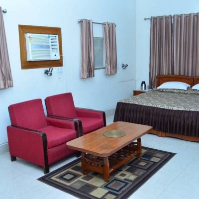 Private Double Room with Attached Bathroom Air Conditioner