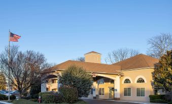 Days Inn & Suites by Wyndham Cherry Hill - Philadelphia