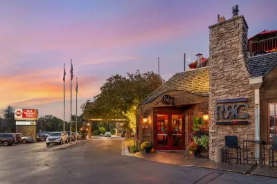 Best Western Plus White Bear Country Inn Hotels in 
