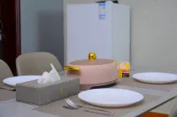 1 Bedroom Suite in 3 Bedroom Apartment