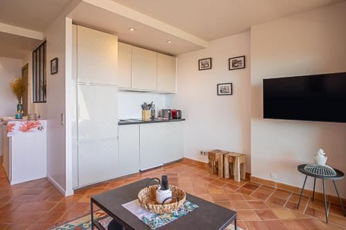 高级一卧室带阳台公寓