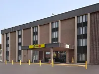 Super 8 by Wyndham Liverpool/Syracuse North Airport Ξενοδοχεία στην πόλη 