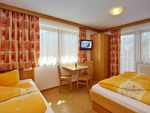 带阳台的两卧室公寓