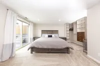 Ski & Hiking l Summer Pool l King Beds l Large Apartment l Mountain Views