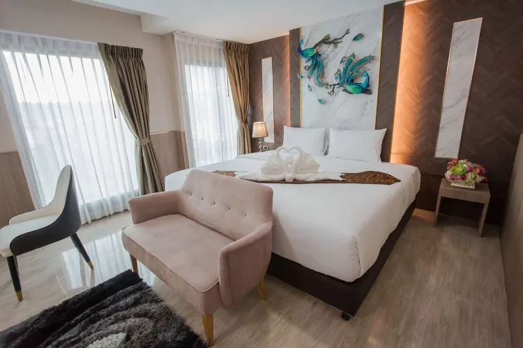 Honeymoon With Bathtub, King Size Double Bed