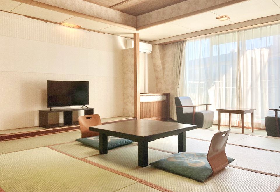 日式带浴室河景房
