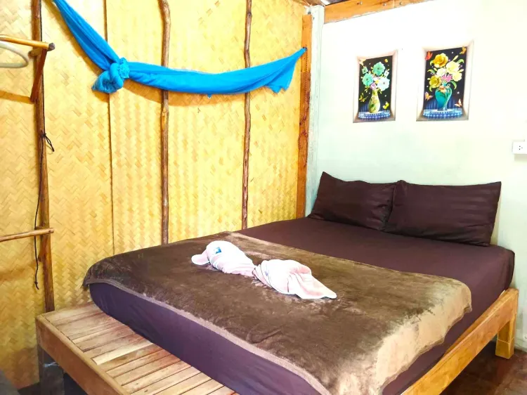 ห้องสแตนดาร์ด เตียงใหญ่ พร้อมพัดลม