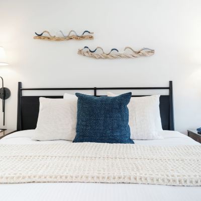 Bungalow - 1 King & Pullout Sofa The Wainscott Inn Promo Code