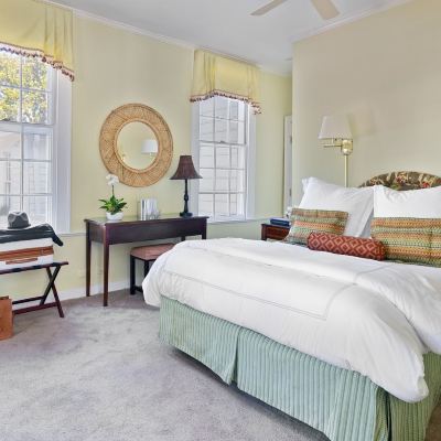 Room 9: Queen Room Rhett House Promo Code