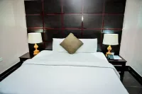Crest Hotel Hotel di 